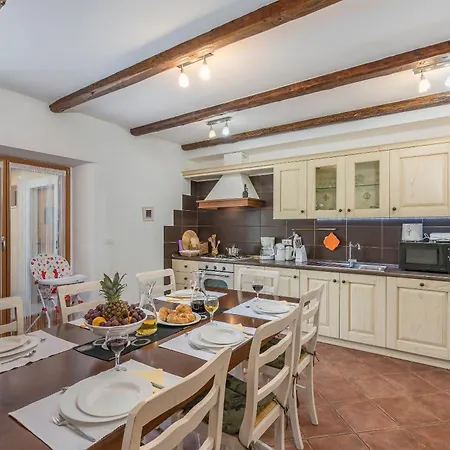 Katarina, A Perfect Summer Retreat In Istria בית נופש